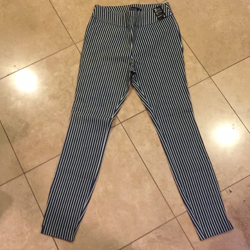 Blue and white striped pants - Picture 2 of 3